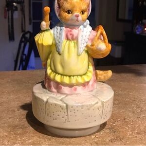 Schmid Ceramic Cat Musical Figurine “The Roly-Poly Pudding”